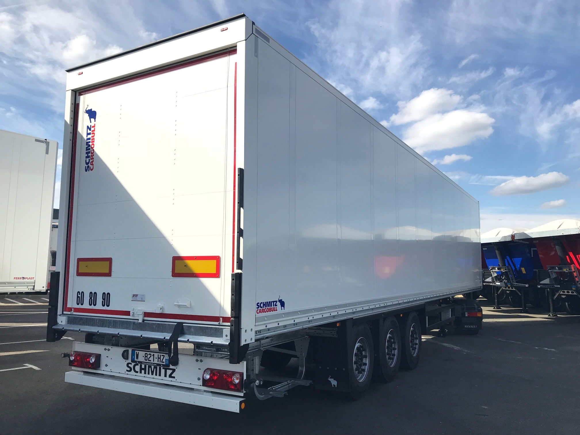 SCHMITZ CARGOBULL Fourgon – Porte Fit – Année 2021